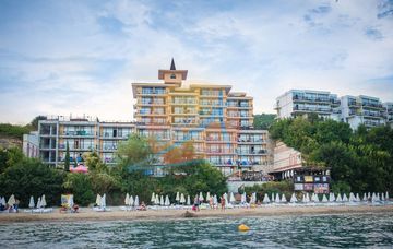 Свети Влас, първа линия, директна гледка море, просторен обзаведен двустаен, Тива дел мар/Цезар Палас