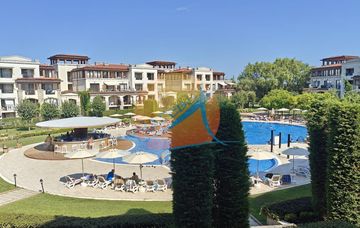 Созопол, Грийн лайф. Обзаведен тристаен с тераса с гледка кръглия басейн, готови документи за сделка!