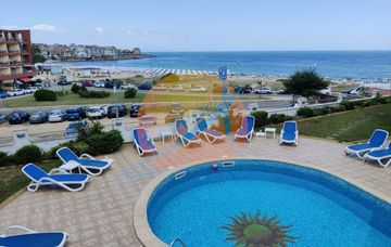 Созопол, Хармани, с паркомясто, двустаен с пряка гледка море срещу плажа, ниска поддръжка, готови документи!