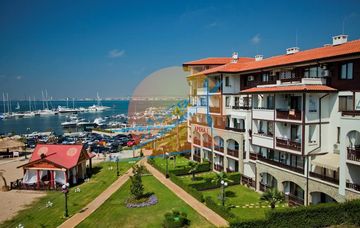 Арена (Arena), Диневи груп, Свети Влас